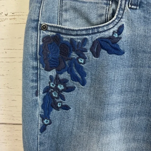 Sonoma Embroidered Mid Rise Capri/Cropped Jeans, size 12, NWT - Picture 4 of 16